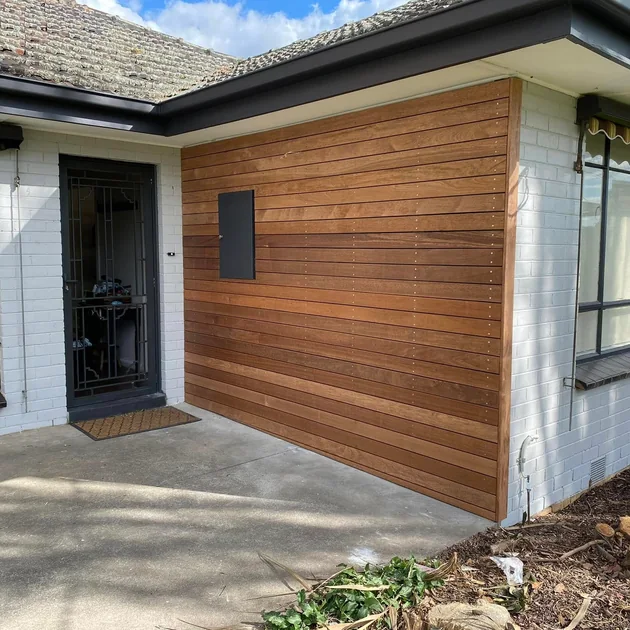 Horizontal timber cladding panel on the front of a rendered home